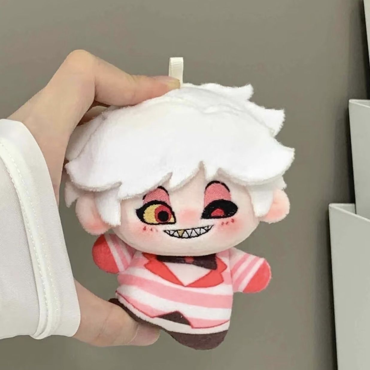 Плюшевая игрушка Аниме «Отель  – обзор и цена Cosplay Plushie Prop